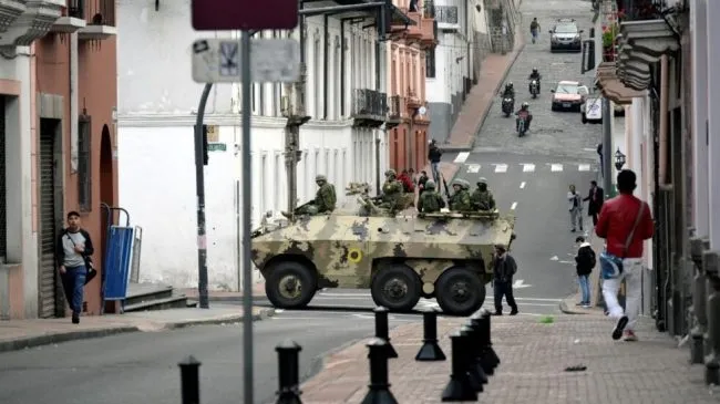 Ekuador/ Ushtria zbret në rrugë me tanke, bandat mbajnë peng mbi 130 punonjës të burgjeve