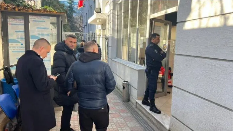 Ndërroi jetë sot në gjykatë, profesori ishte kallëzuar nga ish-bashkëjetuesja për dhunë