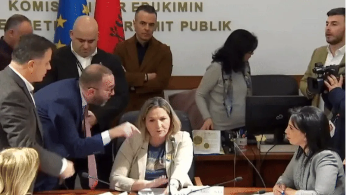 Sherri në Komisionin e Medias, Bardhi dhe Noka pengojnë Flutura Açkën të flasë: Po i shërben Edi Ramës !