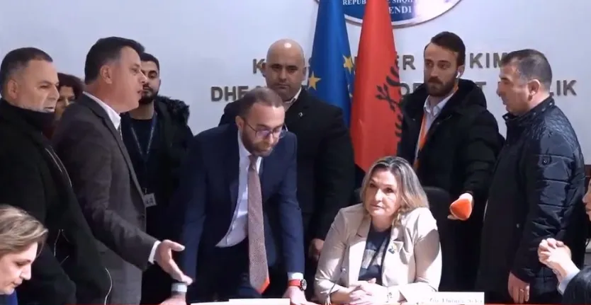 Bardhi përplaset me deputeten e PD-së: Basha një zagar i shitur!