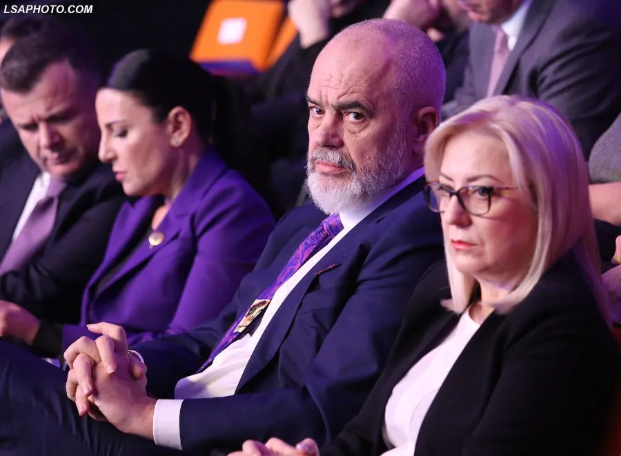 Debati për bullizmin online nxjerr nga sirtari ‘ëndrrën e vjetër’ për censurimin e medias