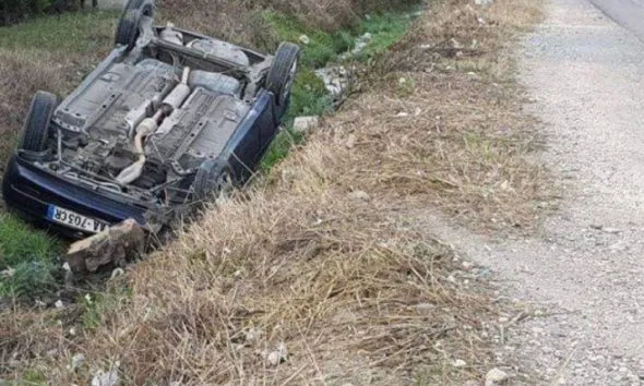 Vorë/ E zë gjumi në makinë dhe del nga rruga, ndërron jetë 64 vjeçari