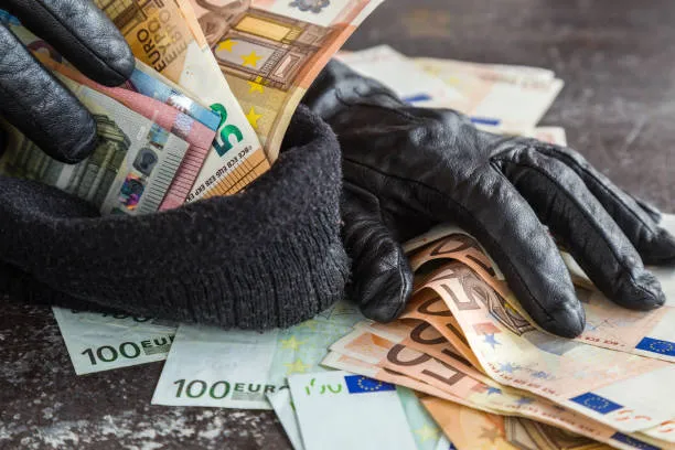 I riu nga Kosova dhunon 3 vajza filipineze në Bllok dhe iu merr 5500€ I riu nga Kosova dhunon 3 vajza filipineze në Bllok dhe iu merr 5500€