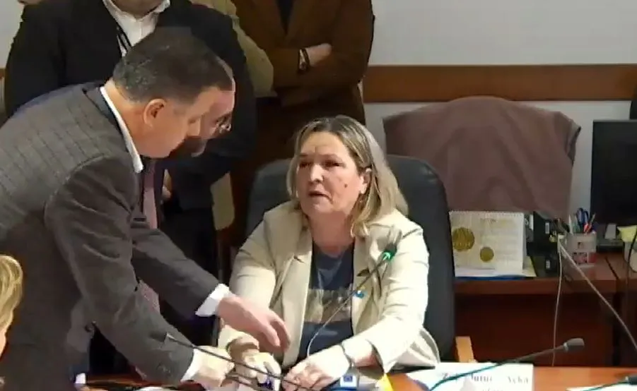 Pritet të mblidhet Komisioni i Etikës për Bardhin dhe Nokën