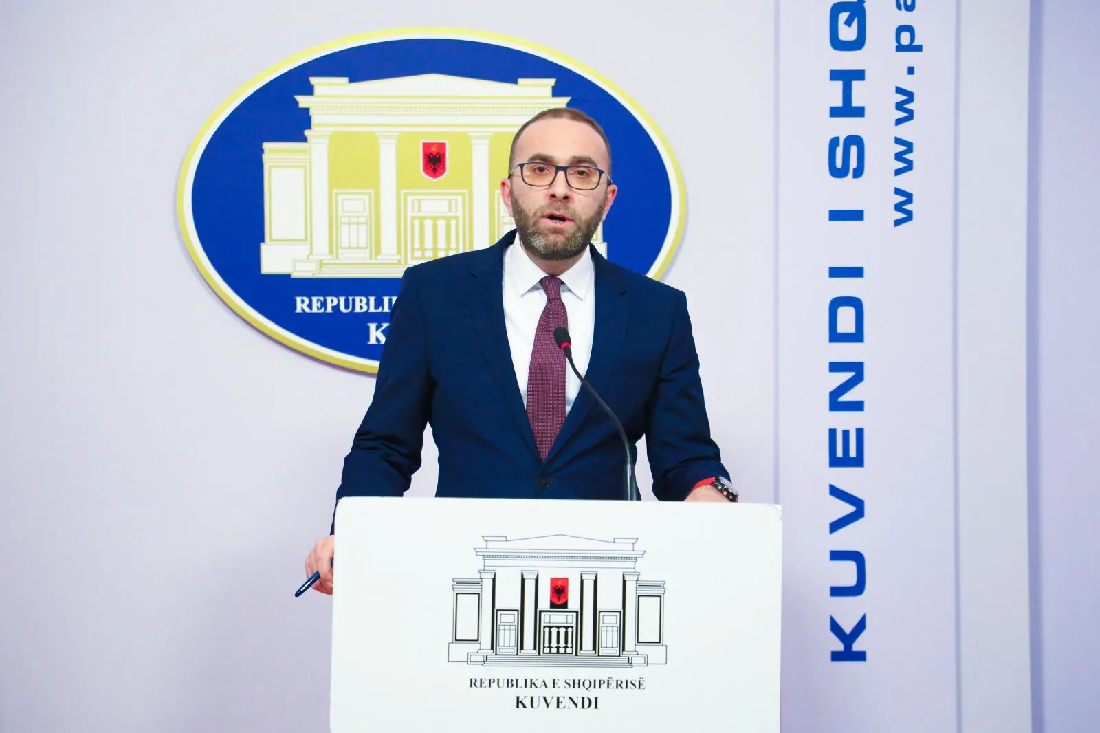 Bardhi mbledh sot grupin parlamentar të Opozitës para mbledhjes së  Reformës Zgjedhore!