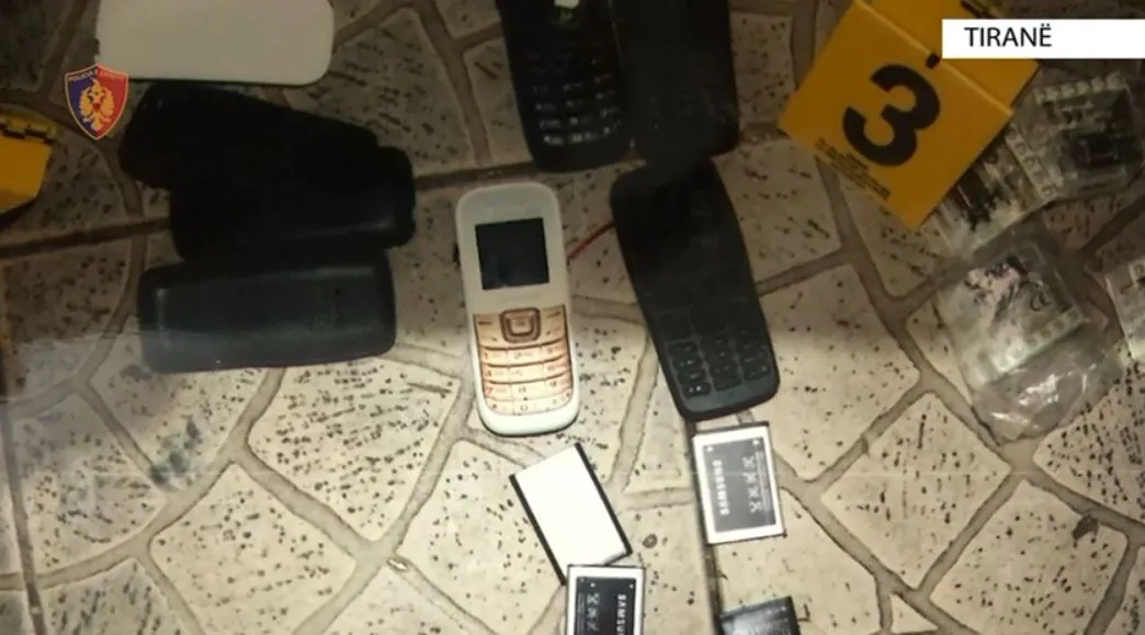 Tiranë/ Kapen dy vëllezër me mina me telekomandë