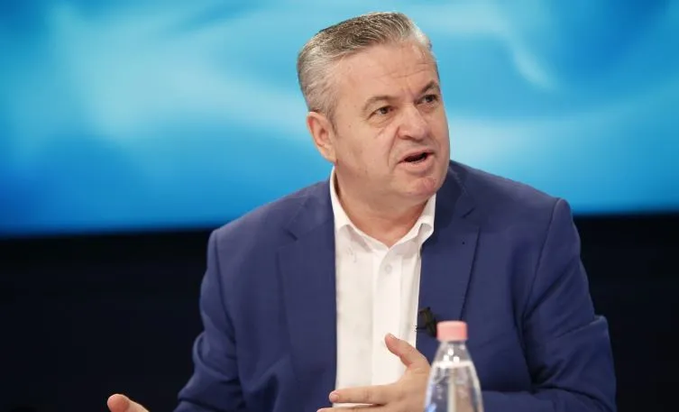 Nuk përmbahet Murrizi: Të ç’nderuar politikanë palaço! Boll hëngrët m*t me garuzhde!