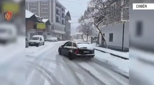 DIBËR/ Postoi video në “Tik Tok” duke bërë “drift” në dëborë ….