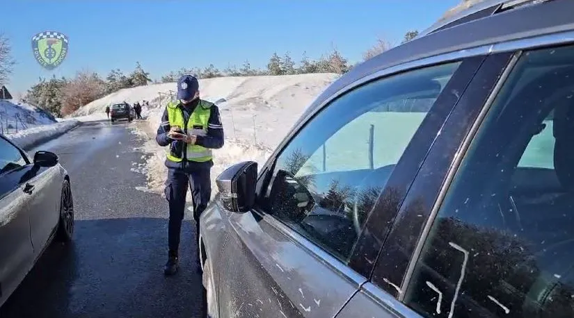 Policia apel për drejtuesit e mjeteve: Moderoni shpejtësinë dhe mos parakaloni në mënyrë të gabuar