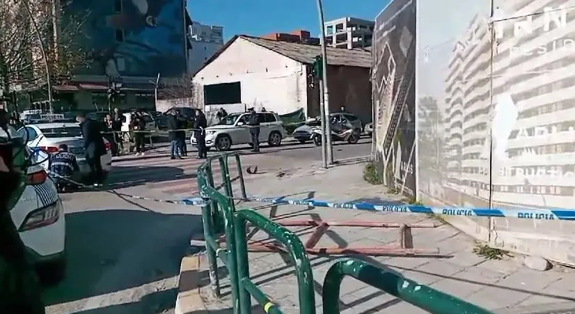 U dëmtuan nga shembja e skelave të pallatit në ndërtim,  babë e bijë në gjendje të rëndë