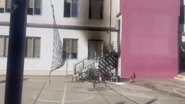 Përfshihet nga flakët depoja e shkollës private në “Don Bosko”