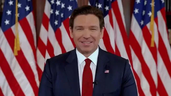 Ron Desantis tërhiqet nga gara, mbështet Donald Trump