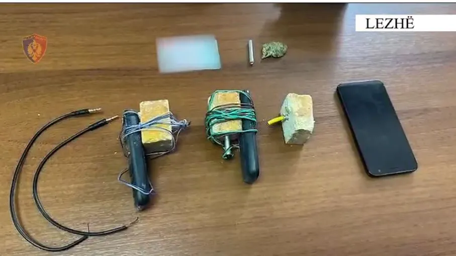 FOTO/Montonte mina me telekomandë dhe ua shiste grupeve kriminale, arrestohet 45-vjeçari në Lezhë