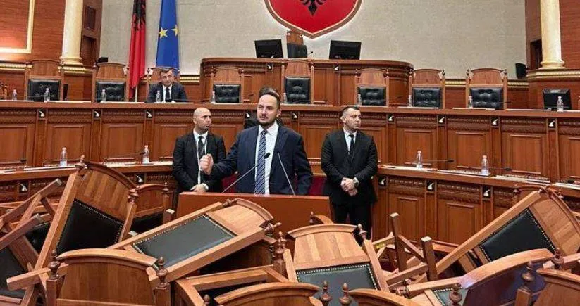 Sekretariati i Etikës përjashton me 20 ditë Ervin Salianjin dhe 18 deputetë të tjerë me 10 ditë