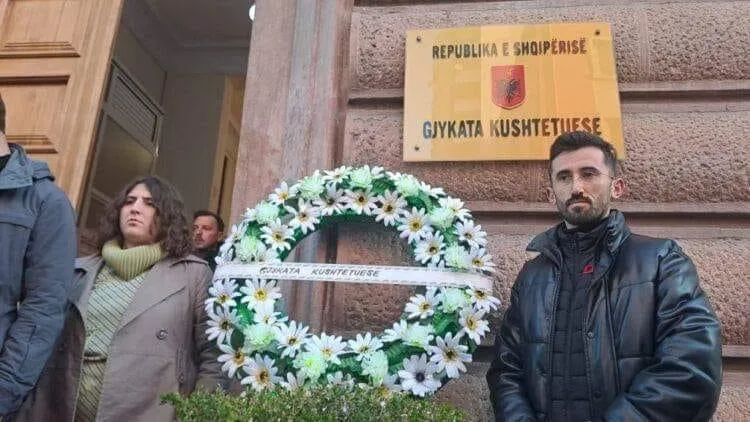 Gjykata PUSHTETUESE!