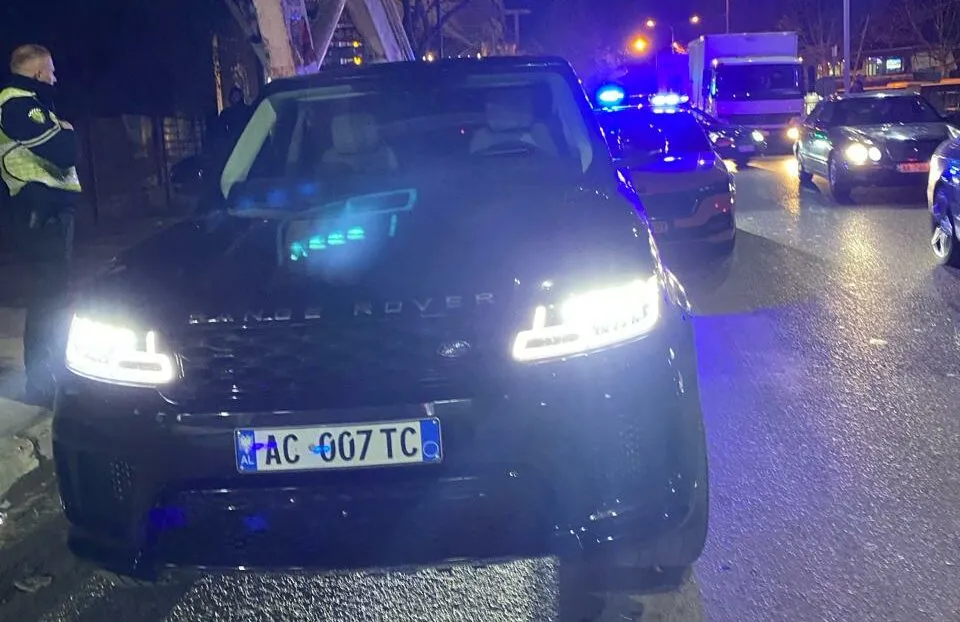 Policia e arreston në flagrancë duke drejtuar mjetin e grabitur