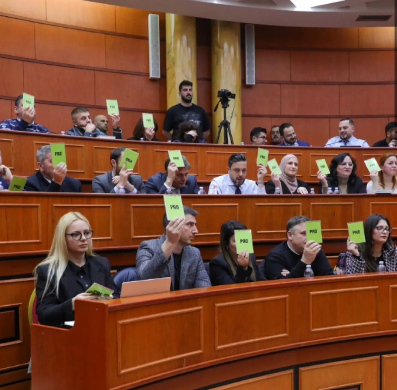 Veliaj: Duhet ta kishit votuar ndihmën ekonomike dhe qiratë! S’keni Zot as atdhe