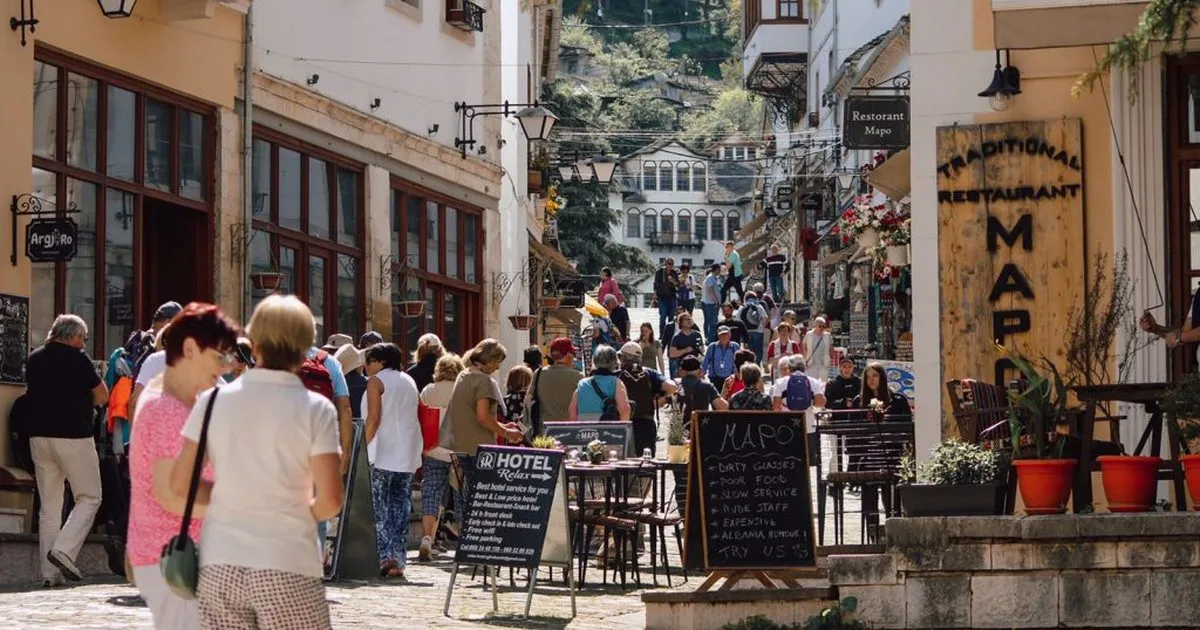 Ana tjetër e turizmit/ Si po rriten kostot e qirave, restoranteve dhe pushimeve për vendasit