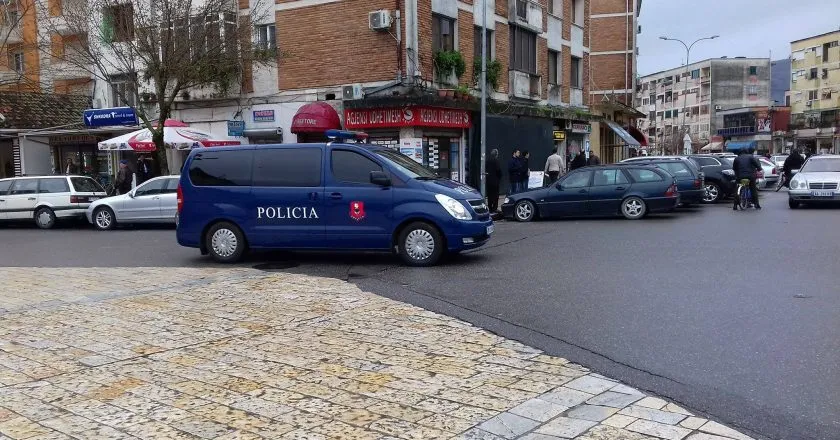 Shkodër/ Tentoi ta merrte me forcë në makinë vajzën, arrestohet  38-vjeçari
