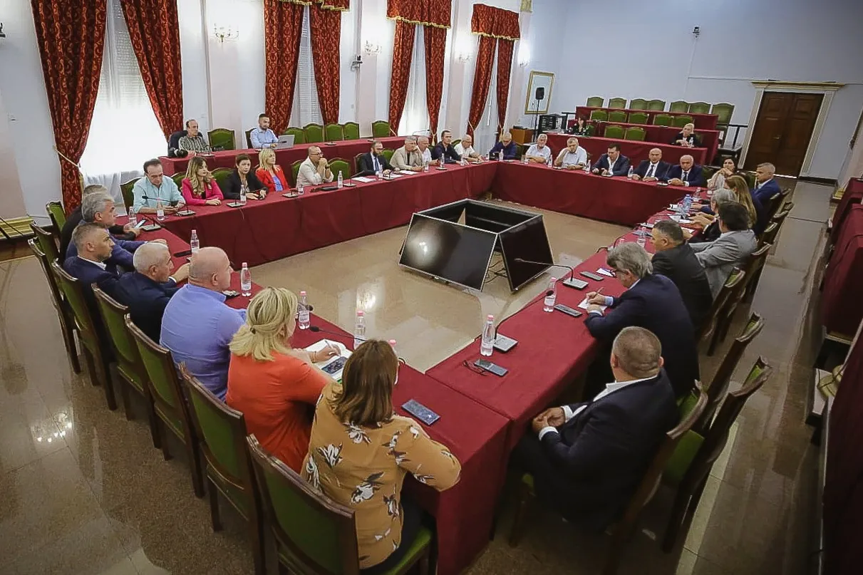Zbardhet debati pa media në Grupin e deputetëve të opozitës! Bardhi: S’ka reflektim nga maxhoranca! Sula: S’na besojnë njerëzit