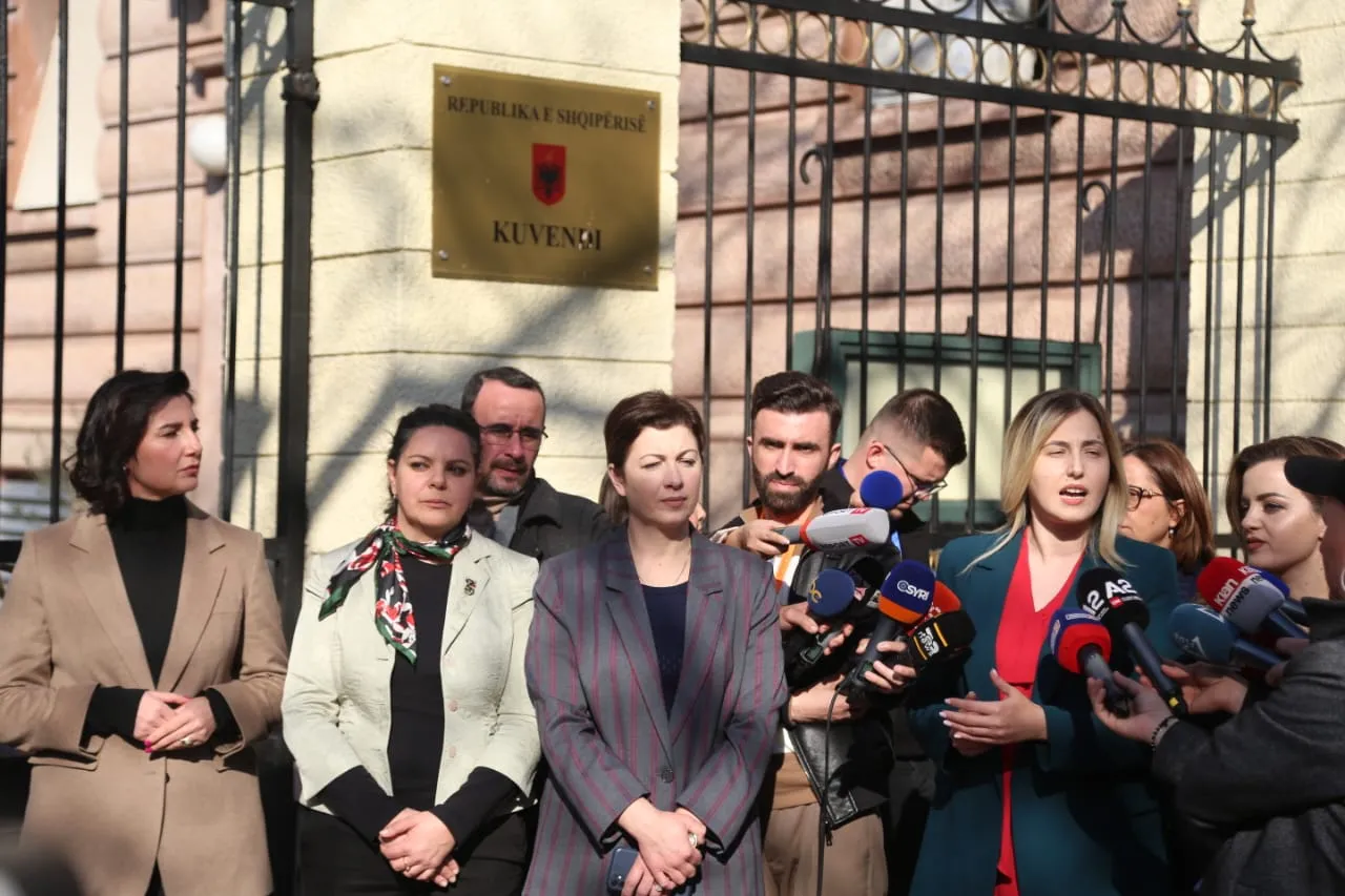 Deputetja e PD: Nikolla urdhëroi Gardën të mos na lejonte në Kuvend, dhe sot i njëjti skenar