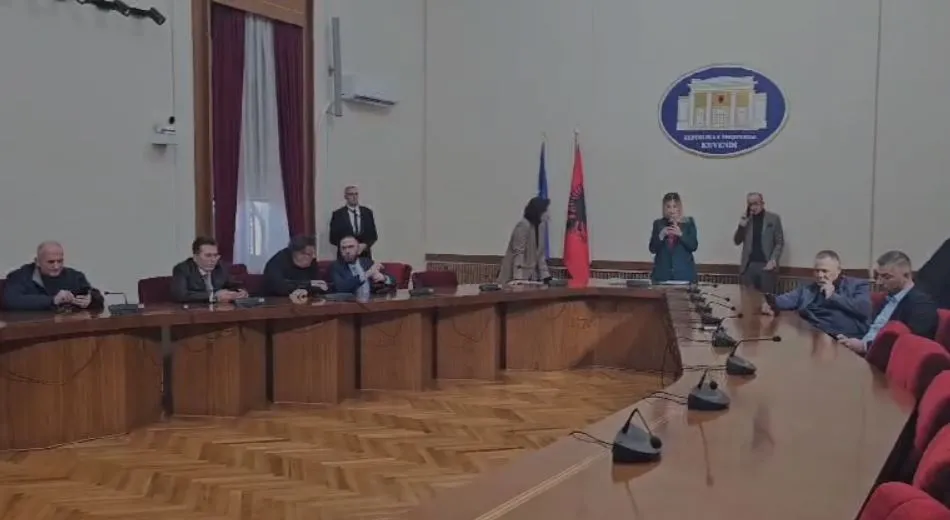 Alibeaj replikon me SMS: Njoftimin e ke të pasaktë! S’kam dhënë pëlqimin tim…
