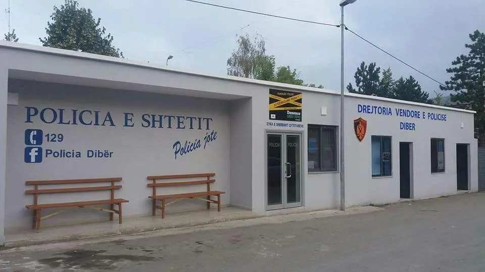EMRI/  Arrestohet 39-vjeçari  që përndoqi bashkëshorten e cila po shkonte në gjykatë për divorcin dhe tentoi ta vrasë
