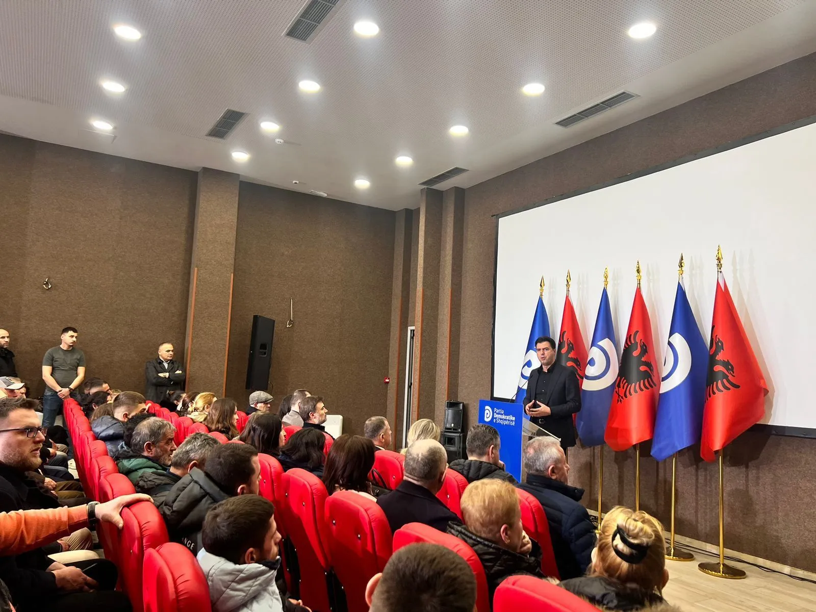 Basha i del në mbrojtje SPAK-ut: Rama është bërë pishman si dreqi për drejtësinë e re