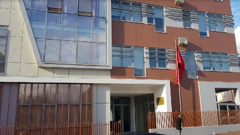 ELBASAN / Apeli merr vendim për 65-vjeçarin që dyshohej se kishte abuzuar me të miturën : Urdhërohet lirimi i menjëhershëm