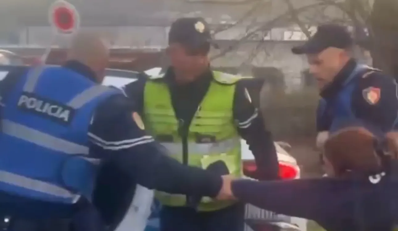VIDEO/Pamje të rënda  vijnë nga autostrada Tiranë-Durrës.