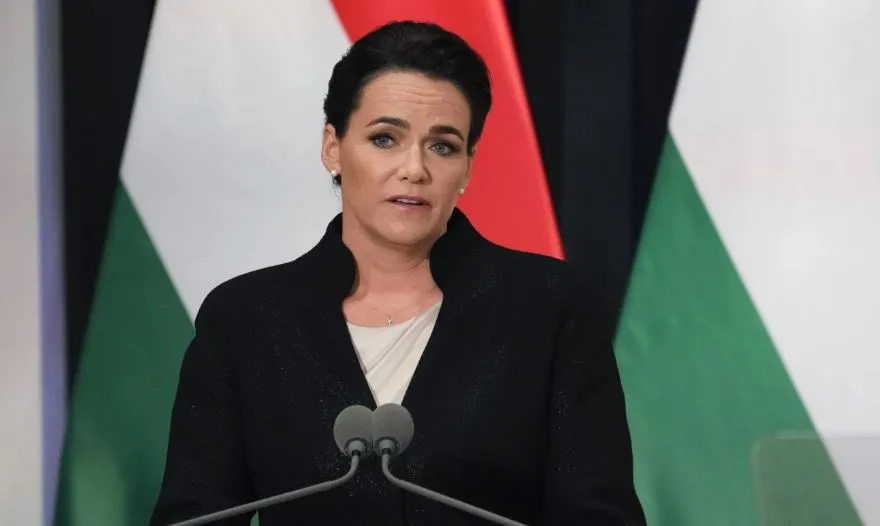 Presidentja e Hungarisë jep dorëheqjen pas protestave, fali të dënuarit për abuzim më fëmijët