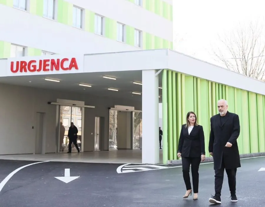 Urgjenca  e re në QSUT përfshihet nga zjarri , pacientët evakuohen në Sauk me ambulanca