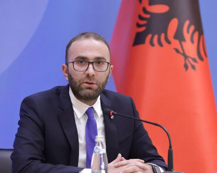 Gazment Bardhi rikthehet në selinë e PD