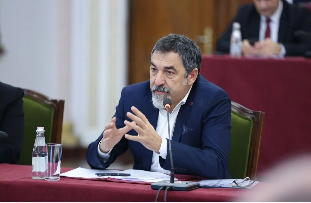 Një ditë pas kritikave të Ramës në Asamble, Bledi Çuçi i kërkon deputetëve:  Dilni në terren dhe filloni fushatën…
