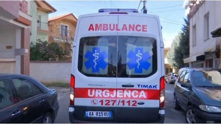 Aksident në aksin Fier-Ballsh, plagoset shoferi me vajzën e tij