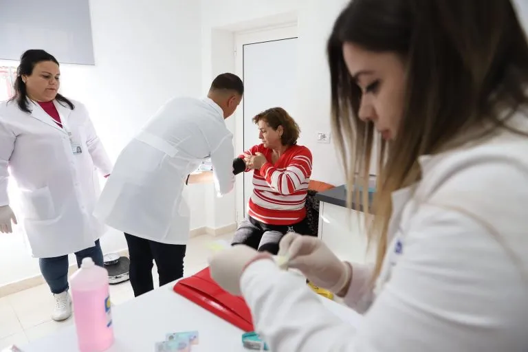 Zonat rurale po mbeten pa mjekë e infermierë, numri i tyre u ul deri 23% për 2022