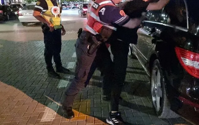 Tiranë/ Drejtonte makinën nën efektin e drogës dhe alkoolit, arrestohet 21-vjeçari