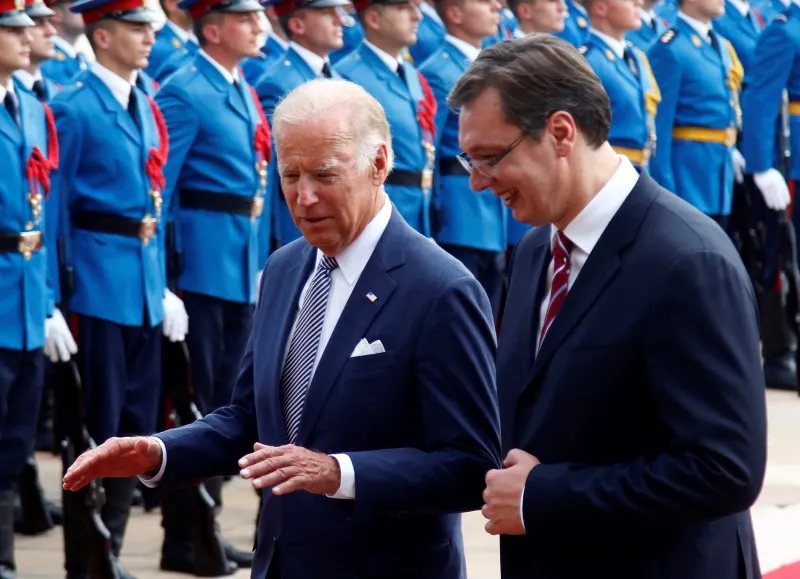 Joe Biden letër Vuçiç: Me rëndësi të dënohet lufta brutale e Rusisë