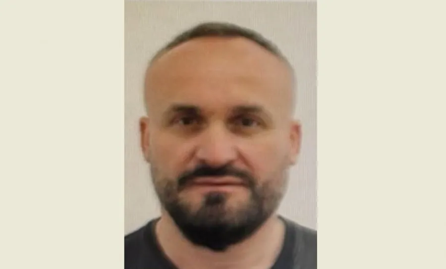 FOTO/ Policia gjen autorin e vjedhjes së dyqanit të celularëve në Tiranë