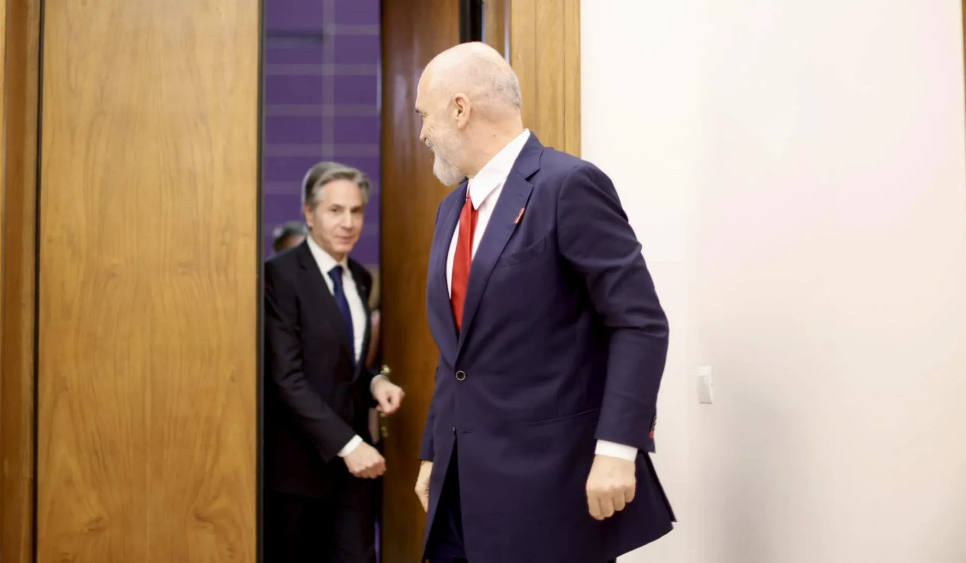 “Hajduti nga Surreli dhe Antoni nga Uashingtoni”
