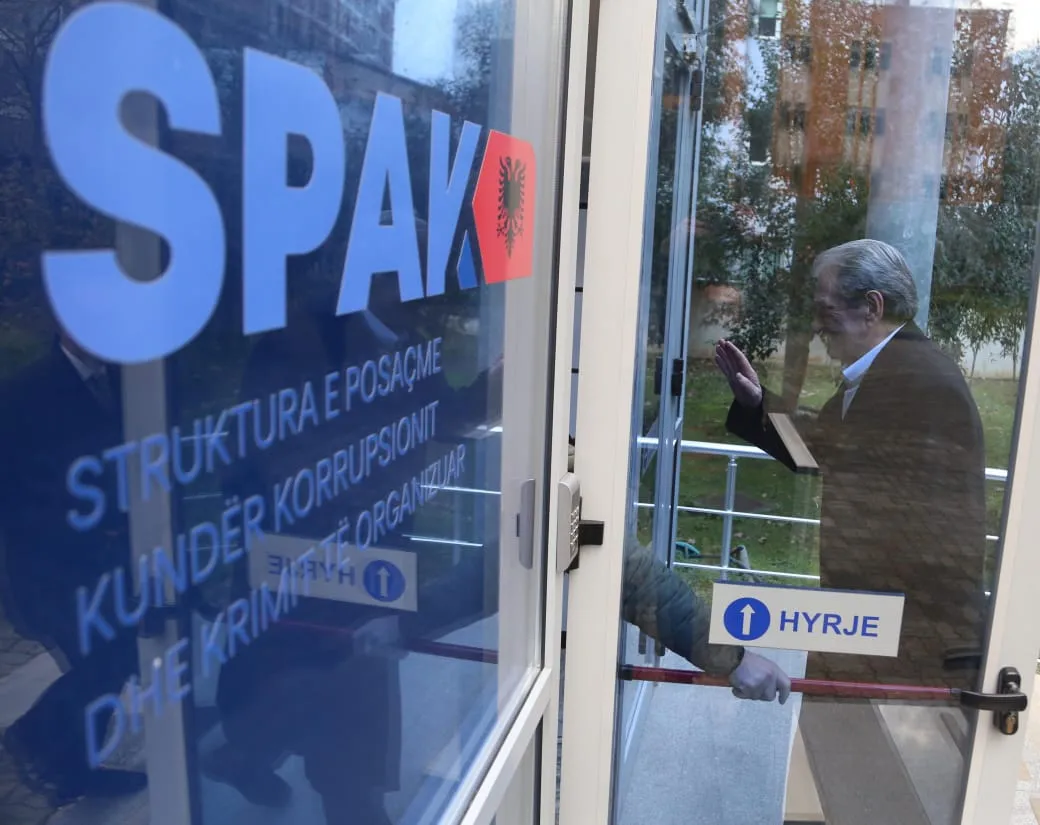 VENDIMI/ Gjykata  e  Apelit argumenton masën “arrest në shtëpi” për Sali Berishën: Për shkak të rolit të tij si ish-kryeministër e deputet, rrezikon të…