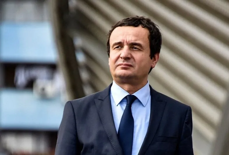 Përplasjet me Serbinë, ‘Le Monde’: Kurti afër fitores në betejën për kontrollin e veriut të Kosovës!