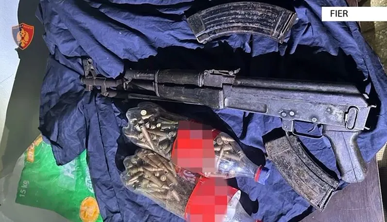 FIER/ Tmerronte  banorët me krisma kallashi,   vihet në pranga 31-vjeçari!