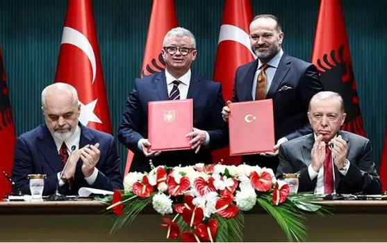 Peza i “Shkumbini Channel” , premtoi lidhje të RTSH-së me CNN e BBC; por e futi në “brekushet” islamike të Erdoganit