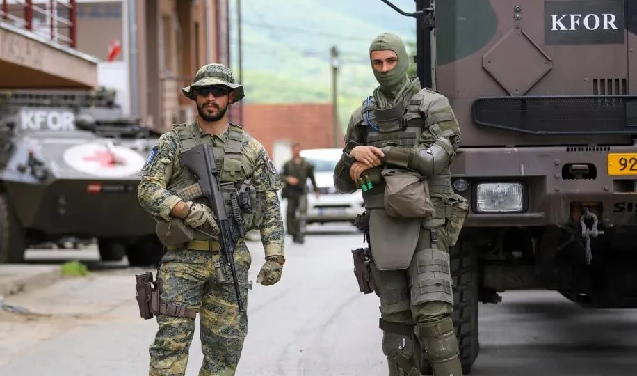 KFOR e quan të stabilizuar qytetin e veriut të Kosovës, tërheq trupat nga Zveçani
