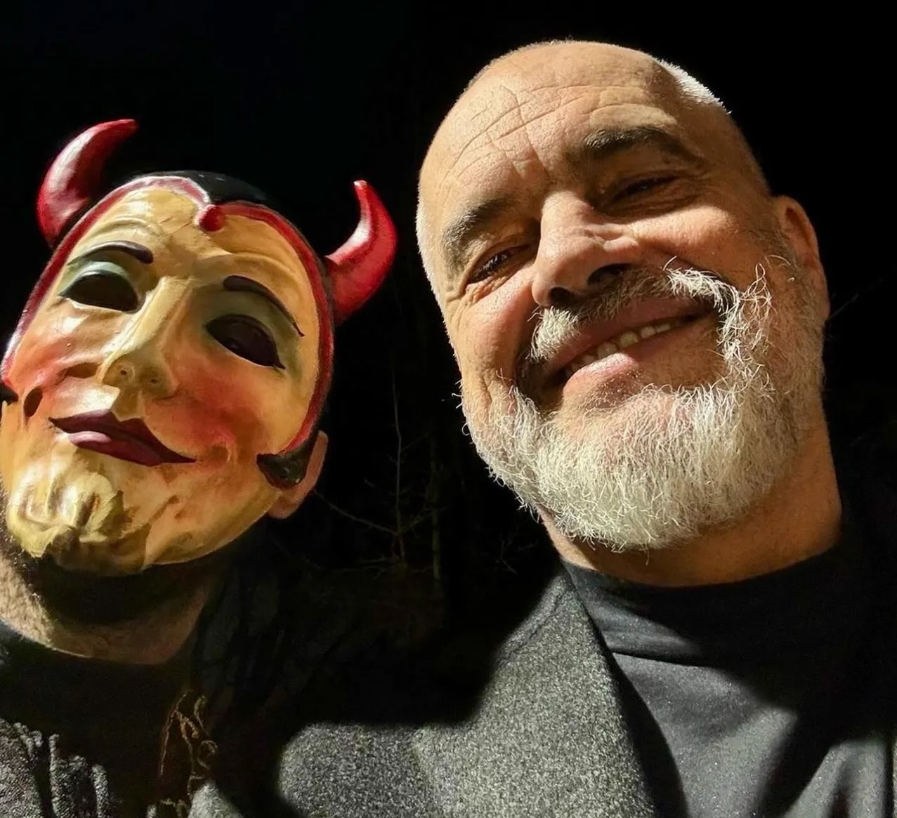 Rama feston karnavalet me Benet Becin në Shkodër, merr pjesë në kremtimet e Karnavaleve