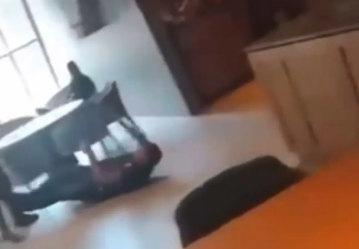 Radoiçiç godet me grusht ish-kryetarin ilegal të Mitrovicës së Veriut
