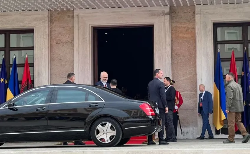 Tiranë / Samiti për Ukrainën, nis takimi mes Ramës dhe Zelensky-t, pritet firmosja e disa marrëveshjeve