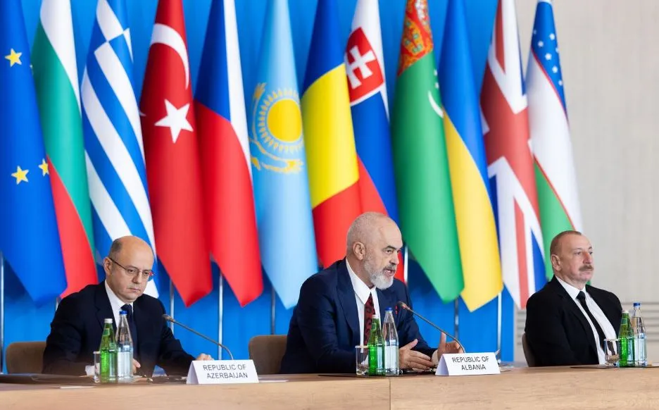 Rama në Azerbajxhan : Epokë e re bashkëpunimi me Azerbajxhanin