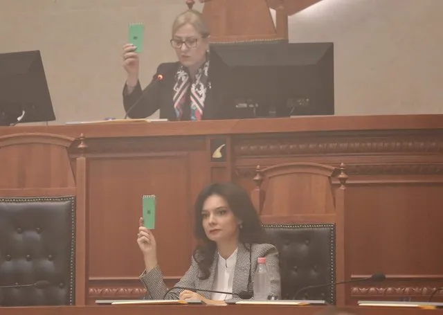 Spiropali komenton kaosin e opozitës në Kuvend: Deputetët t’i kthehen rrugës se arsyes!